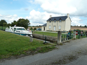 bateau_ecluse.jpg